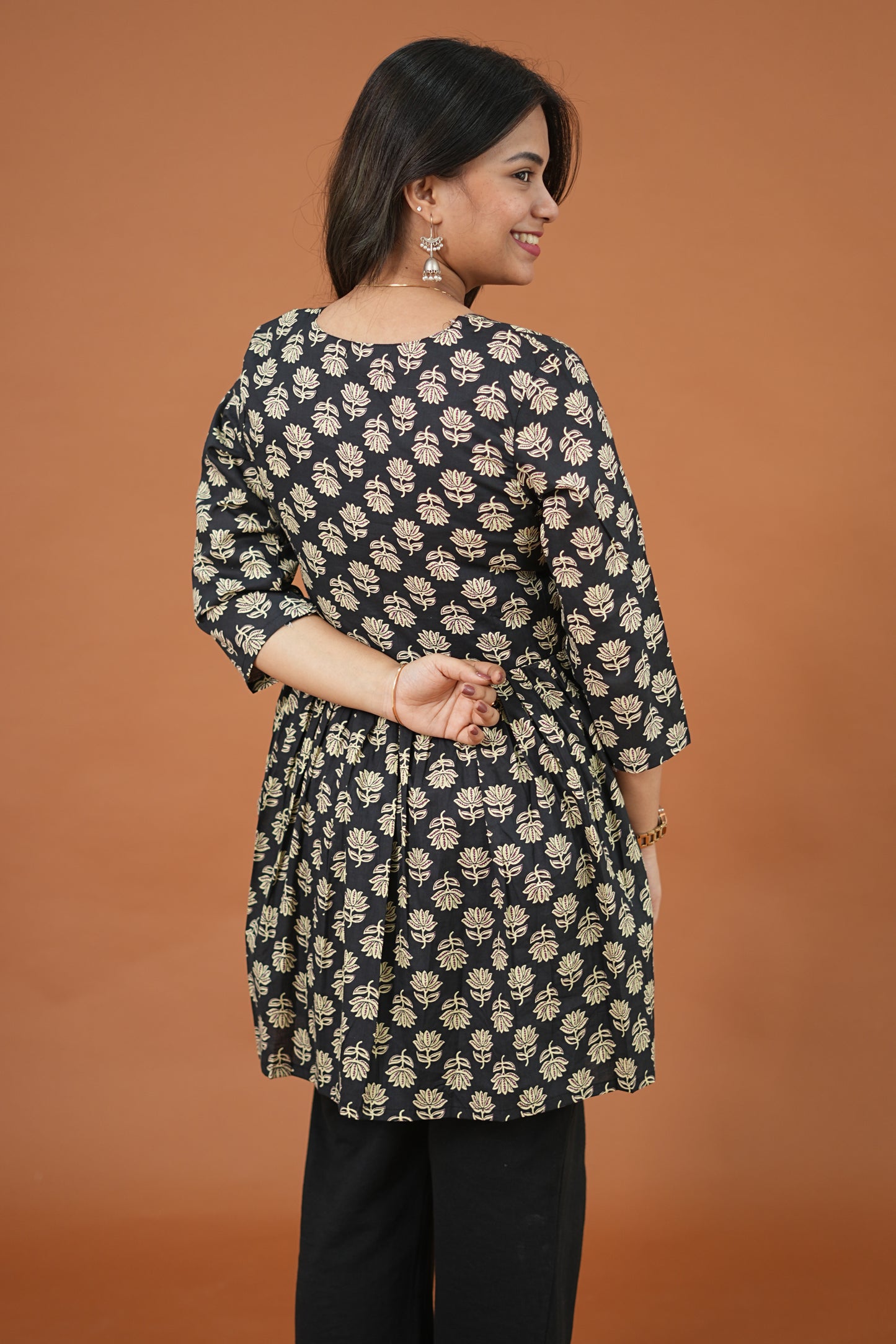 Isai Short Top