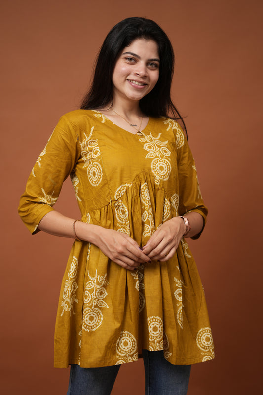 Mila Short Top
